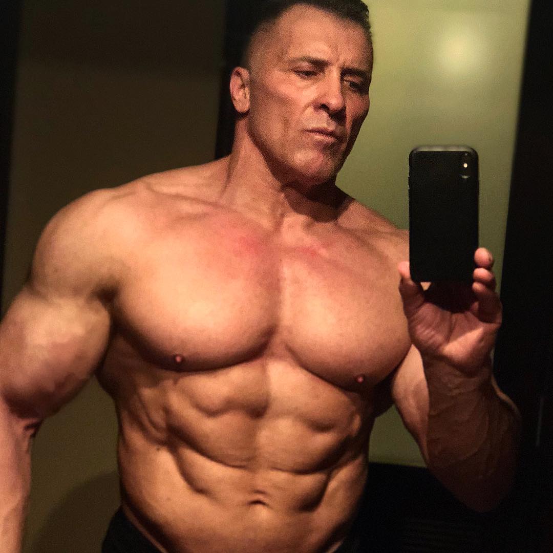 54-летний Милош Сарцев шокирует мир бодибилдинга с последним фото - Бодибилдинг форум AnabolicShops