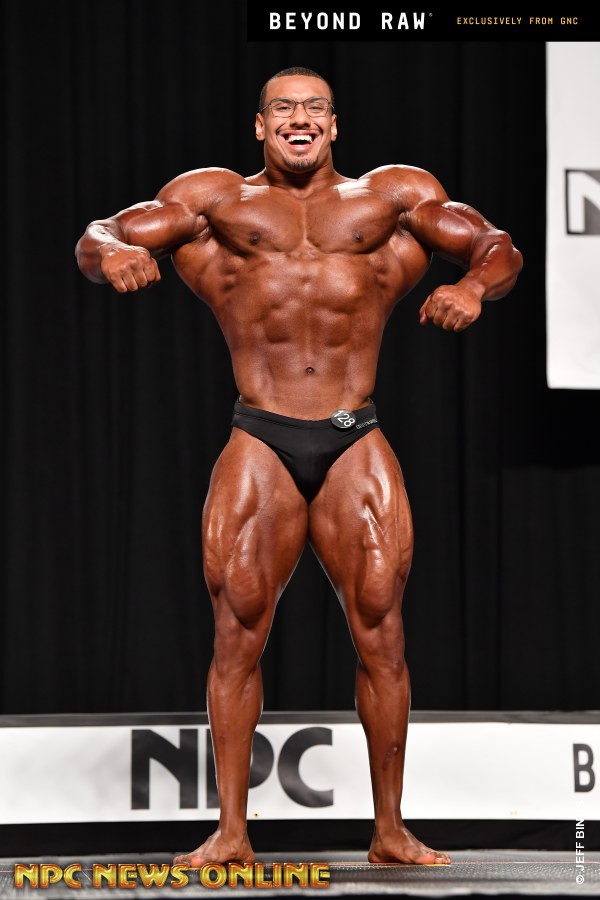 Пауэрлифтер Ларри Уиллс против Лабрада младшего на сцене Национального Чемпионата 2018 - Бодибилдинг форум AnabolicShops