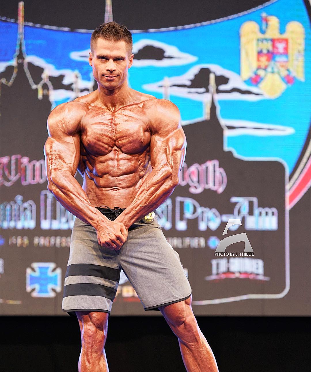 Послезавтра Денис Гусев выйдет в новой форме на Jicheng Classic Sanya 2018 - Бодибилдинг форум AnabolicShops