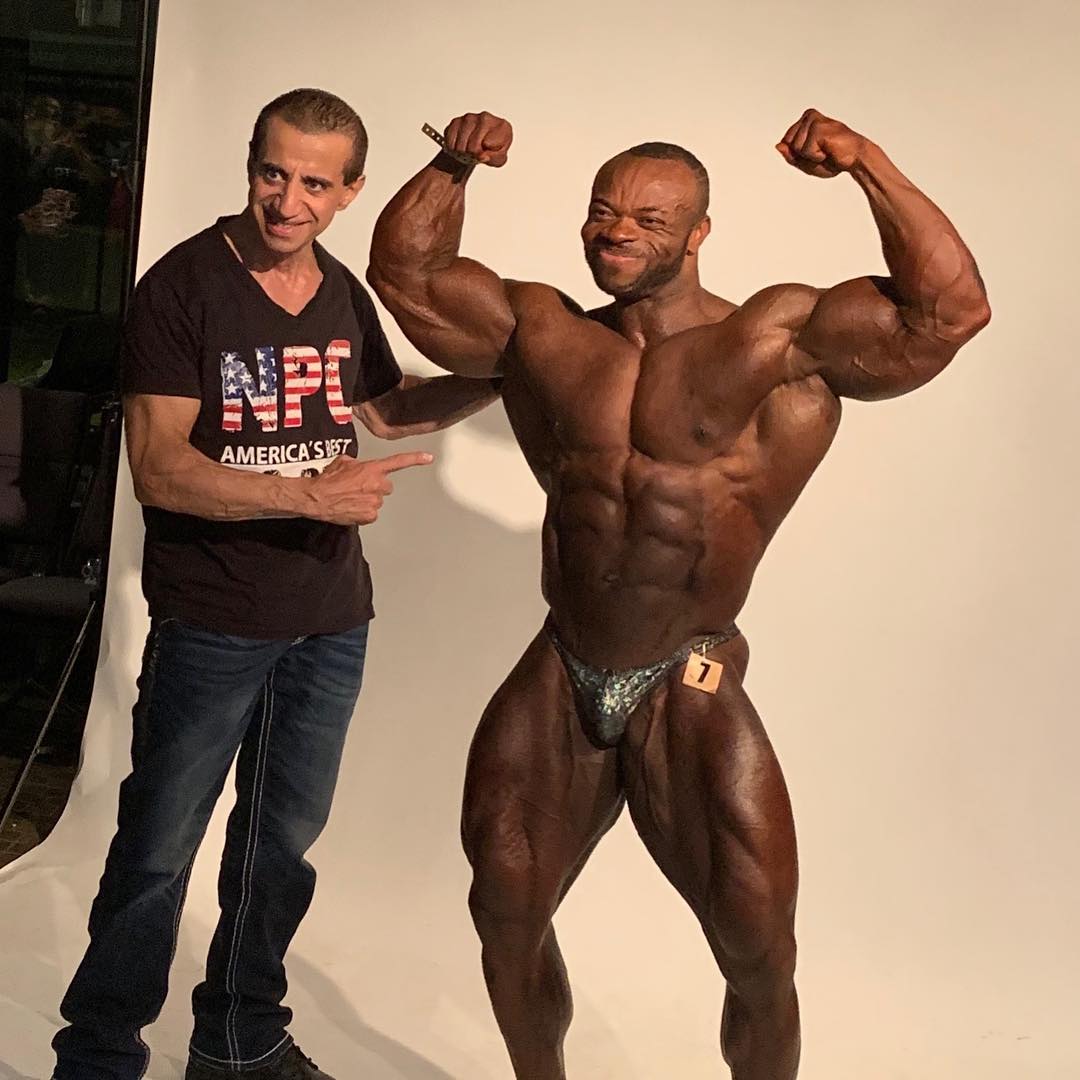 Зачем тренер Джордж Фарах применяет на подопечных лазер - Бодибилдинг форум AnabolicShops