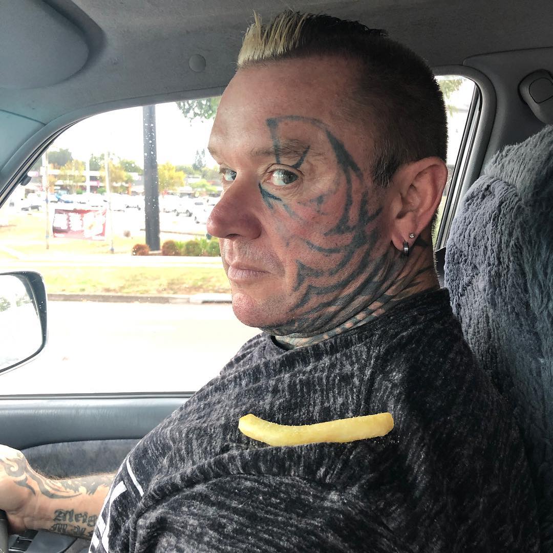 Ли Прист "сбривает" татуировку с лица самым мощным лазером в мире - Бодибилдинг форум AnabolicShops