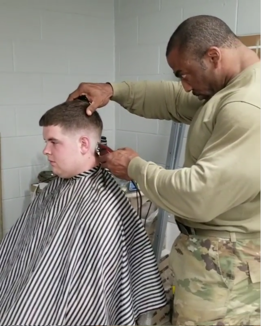 Топовый атлет с Олимпии стал парикмахером и мастером по ногтям - Бодибилдинг форум AnabolicShops