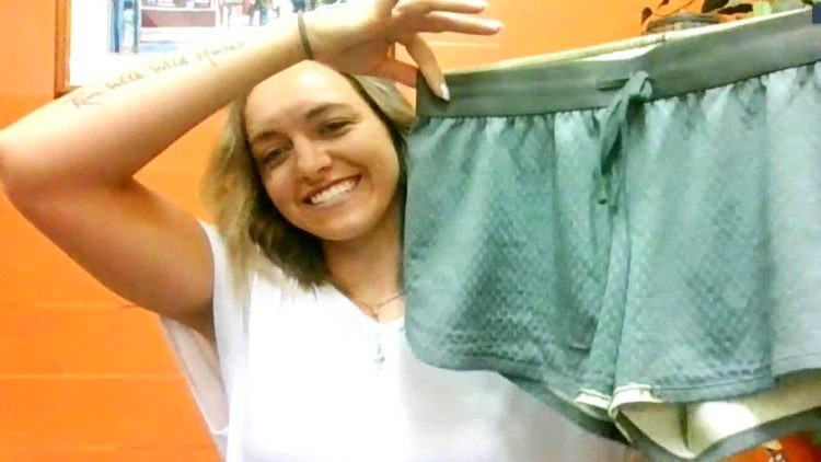 Скандал: девушке из-за коротких шорт вызвали полицию руководство крупной сети спортзалов - Бодибилдинг форум AnabolicShops