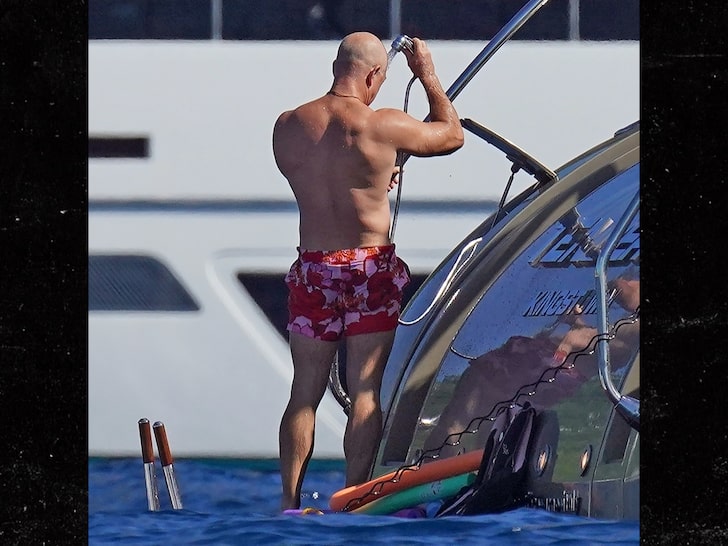 В 57 лет мультимиллиардер Джефф Безос накачался на ГР? - Бодибилдинг форум AnabolicShops