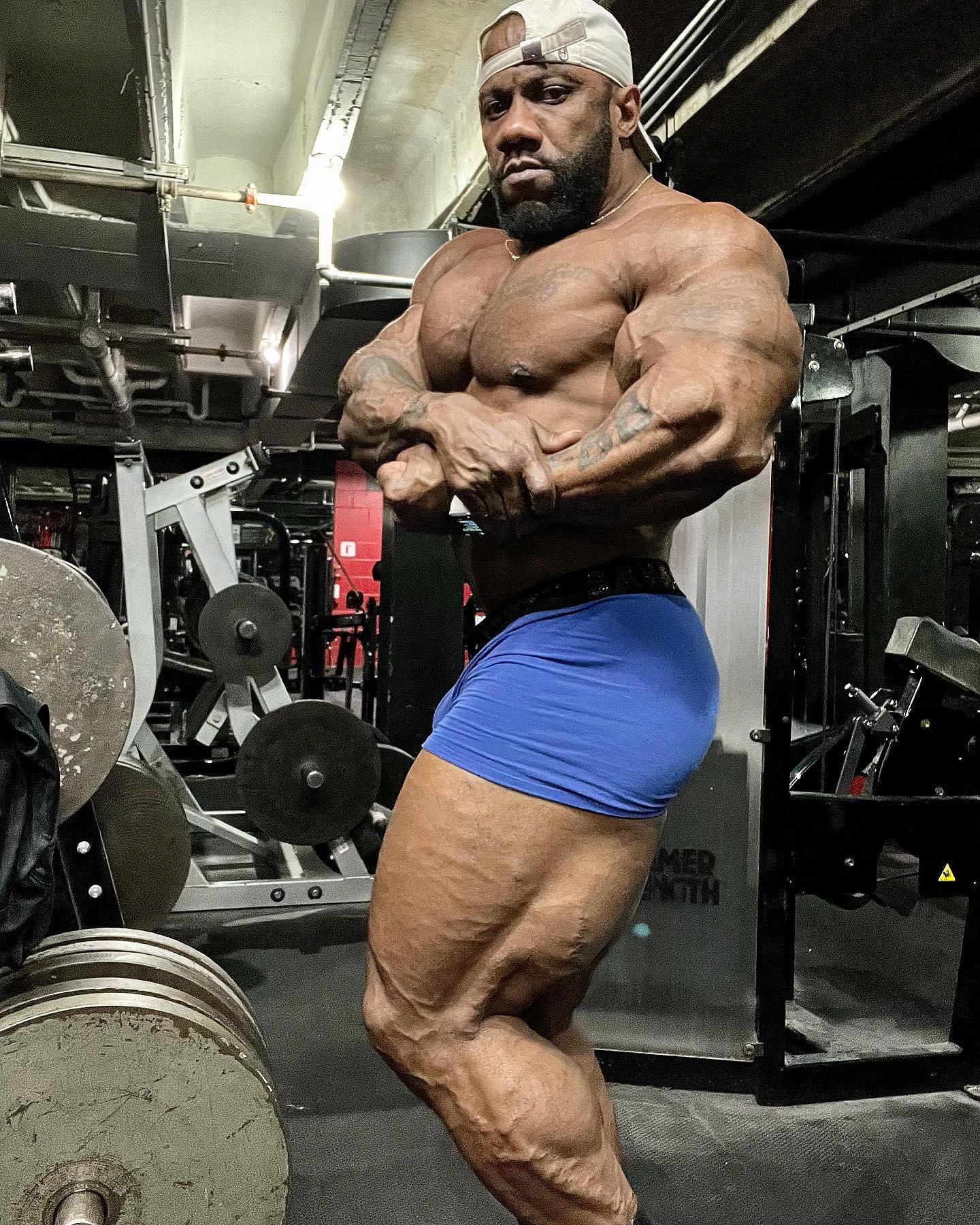 Разрыв грудной II степени из-за неправильного заброса гантелей - видео от Чарльза Гриффена - Бодибилдинг форум AnabolicShops