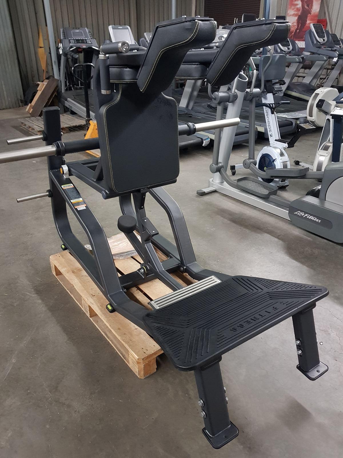 150 кг рухнули на шею посетителю спортзала. 18+ видео - Бодибилдинг форум AnabolicShops