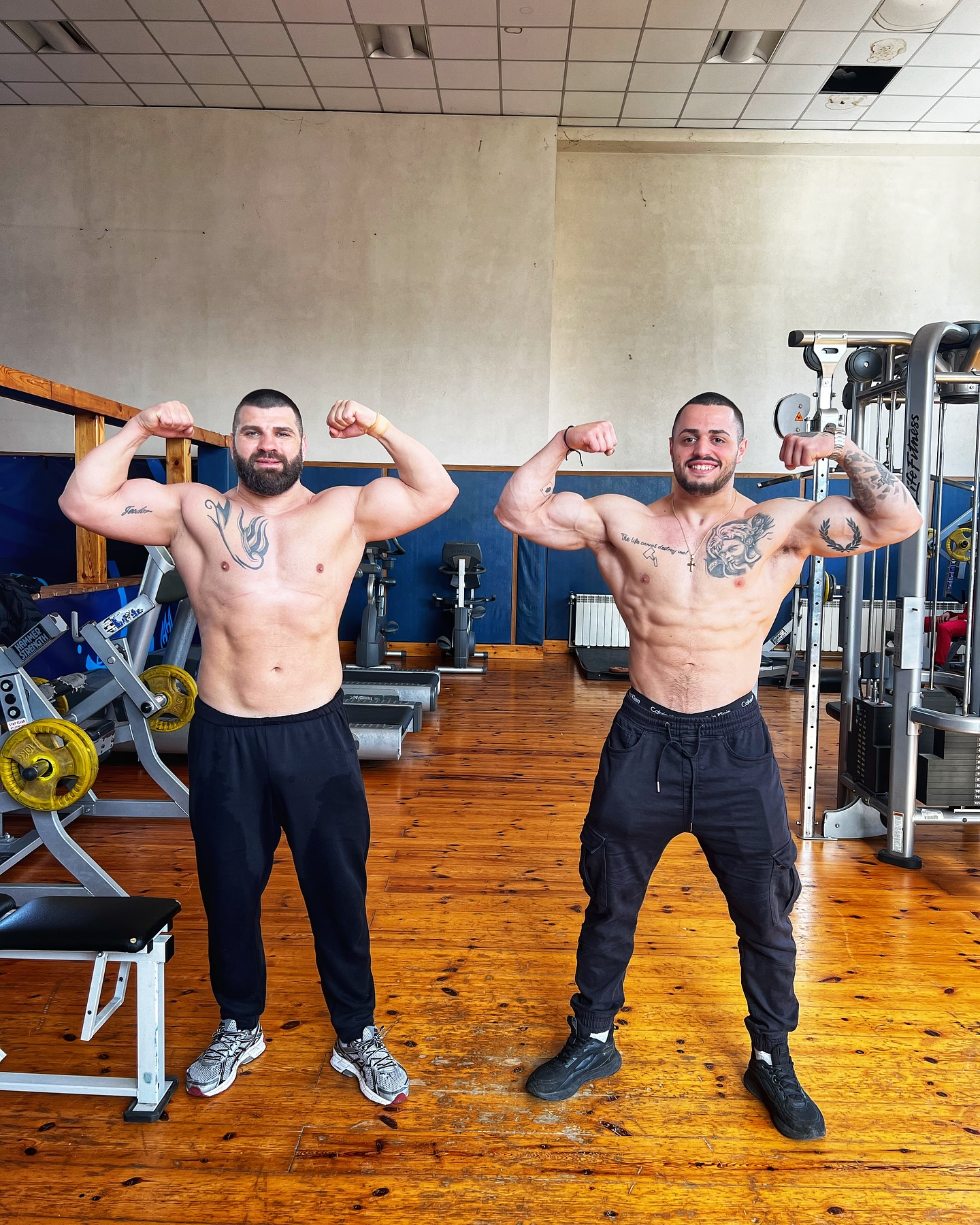 В 19 лет приседает 280 кг. Видео - Бодибилдинг форум AnabolicShops