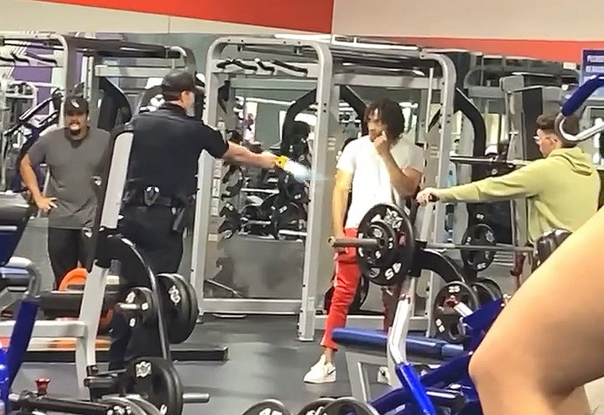 Пара электродротиков из Taser окончательно аннулировали абонемент в спортзал - Бодибилдинг форум AnabolicShops