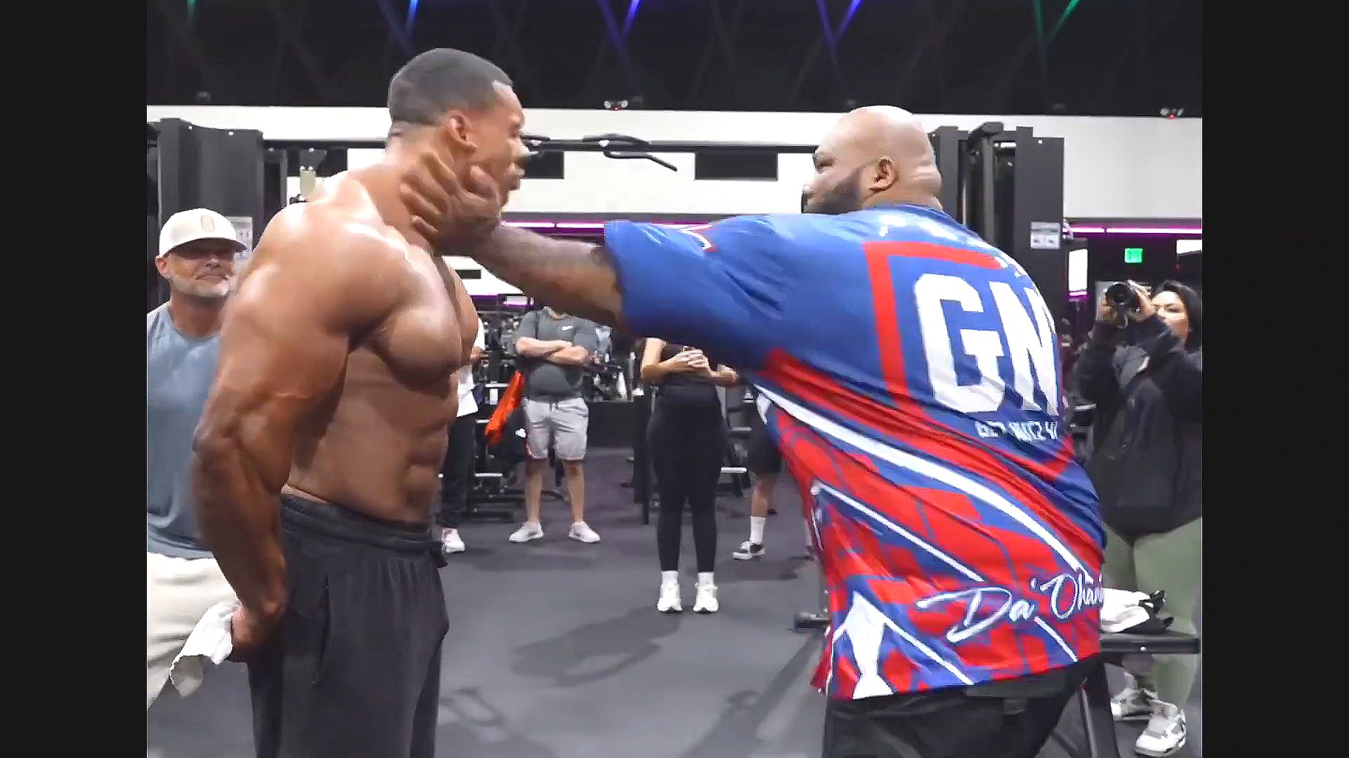 Ларри Уилс нокаутирован чемпионом Power Slap в супертяжелом весе - Бодибилдинг форум AnabolicShops