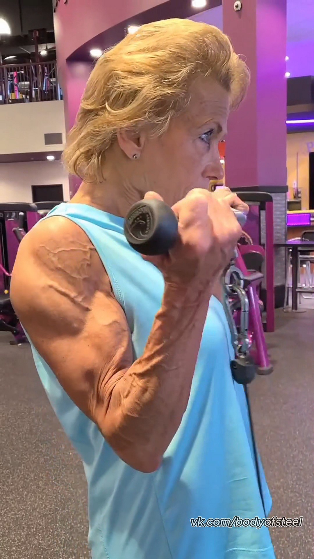 Рождество с Granny Guns: 66-летняя фитнес-звезда - Бодибилдинг форум AnabolicShops