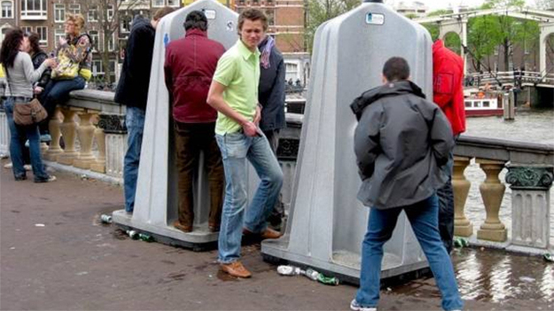 Россиянам позволят мочиться на улице при всех - Бодибилдинг форум AnabolicShops