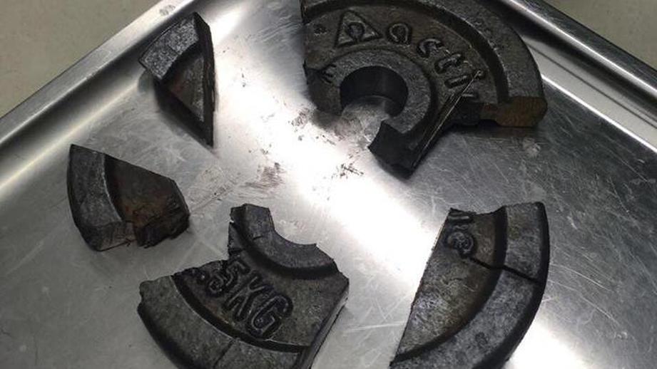 ПРОИСШЕСТВИЯ Пожарные три часа вызволяли пенис немца из отверстия блина для штанги - Бодибилдинг форум AnabolicShops